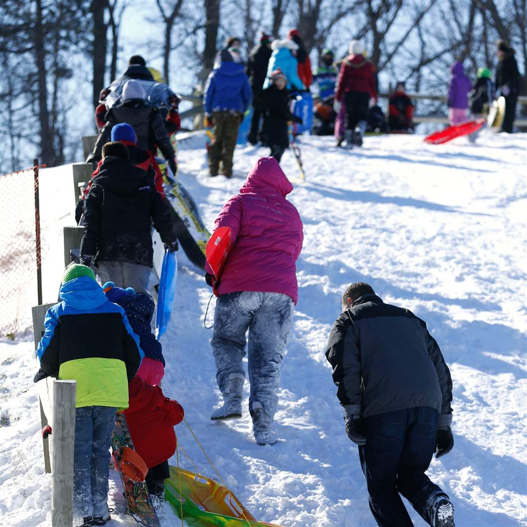 ROV-weather02p-sledders