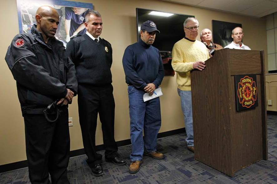 CTY-firedeaths26p-firefighters-announcement