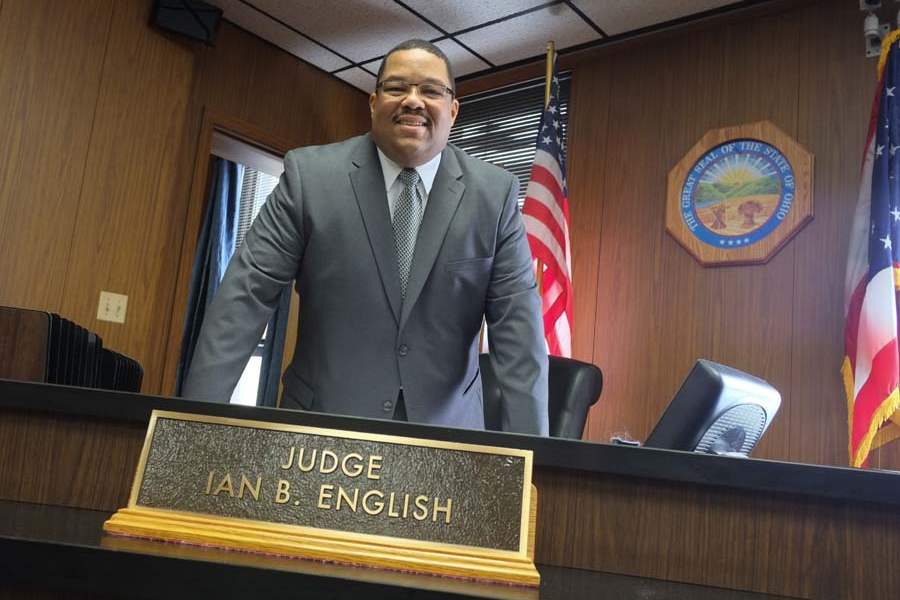 CTY-english06p-in-courtroom