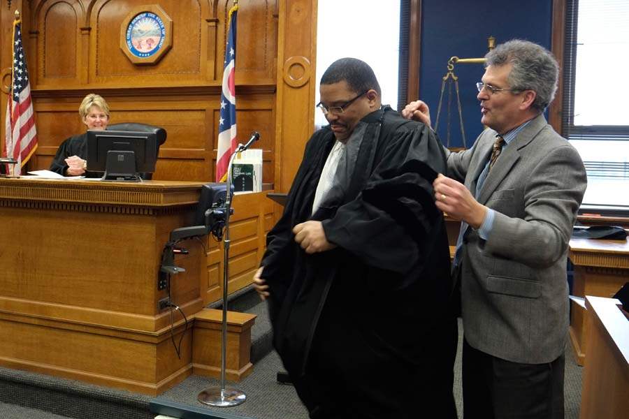 CTY-english09p-dixon-robes-english