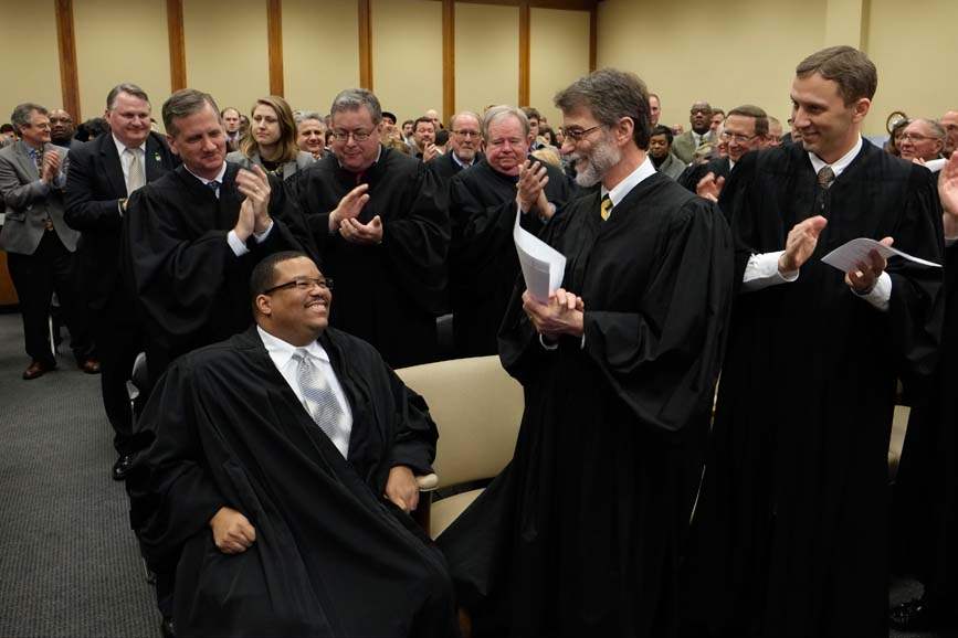 CTY-english09p-standing-ovation