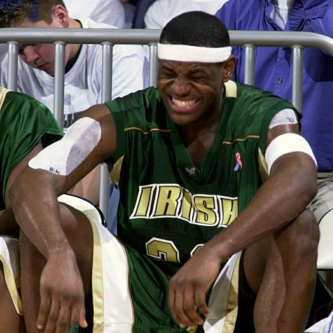 SPT-LEBRON14-2-03-13-03LeBron-James-grimaces-after-an-i