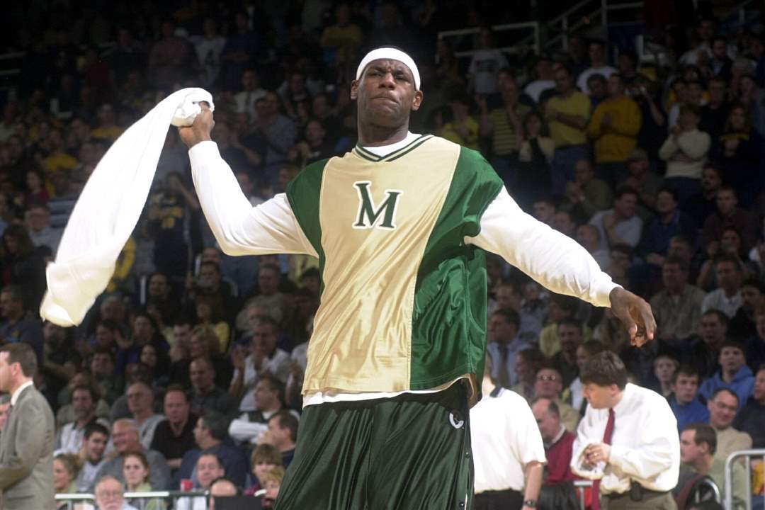 SPT-LEBRON14-7-03-13-03LeBron-James-at-player-introductions