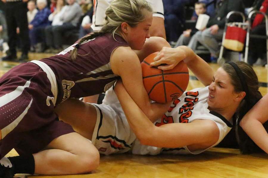 OtsegoGenoa20p-gose-vs-wynn-for-loose-ball