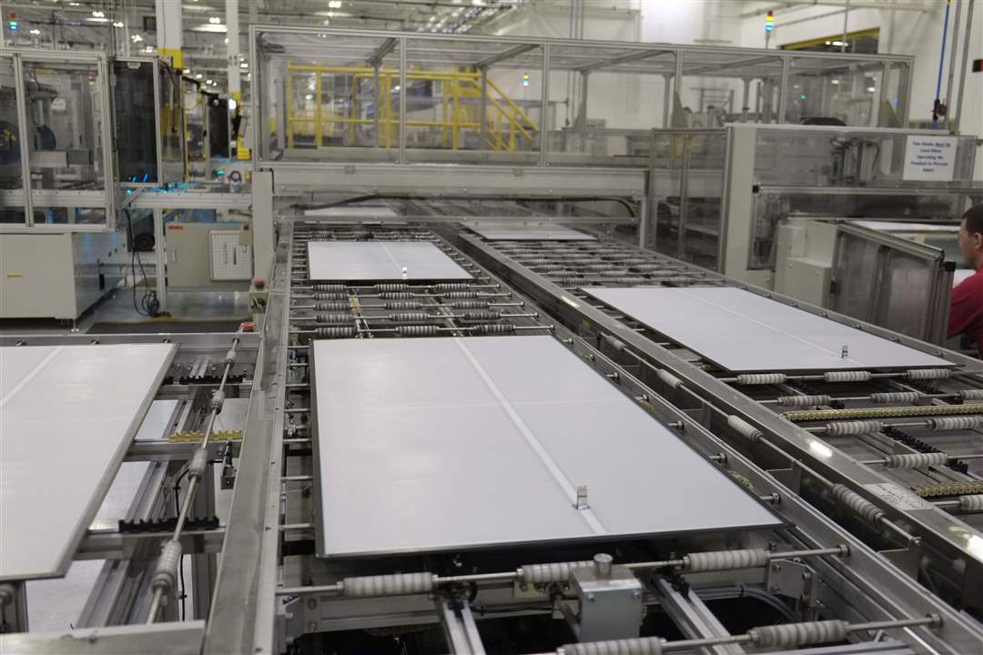 BIZ-SOLAR20p-making-panels