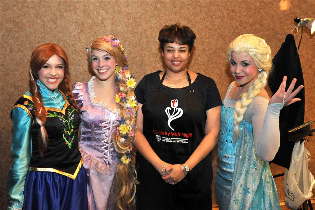 ECW-Wait-Night-3-jpg-Elsa