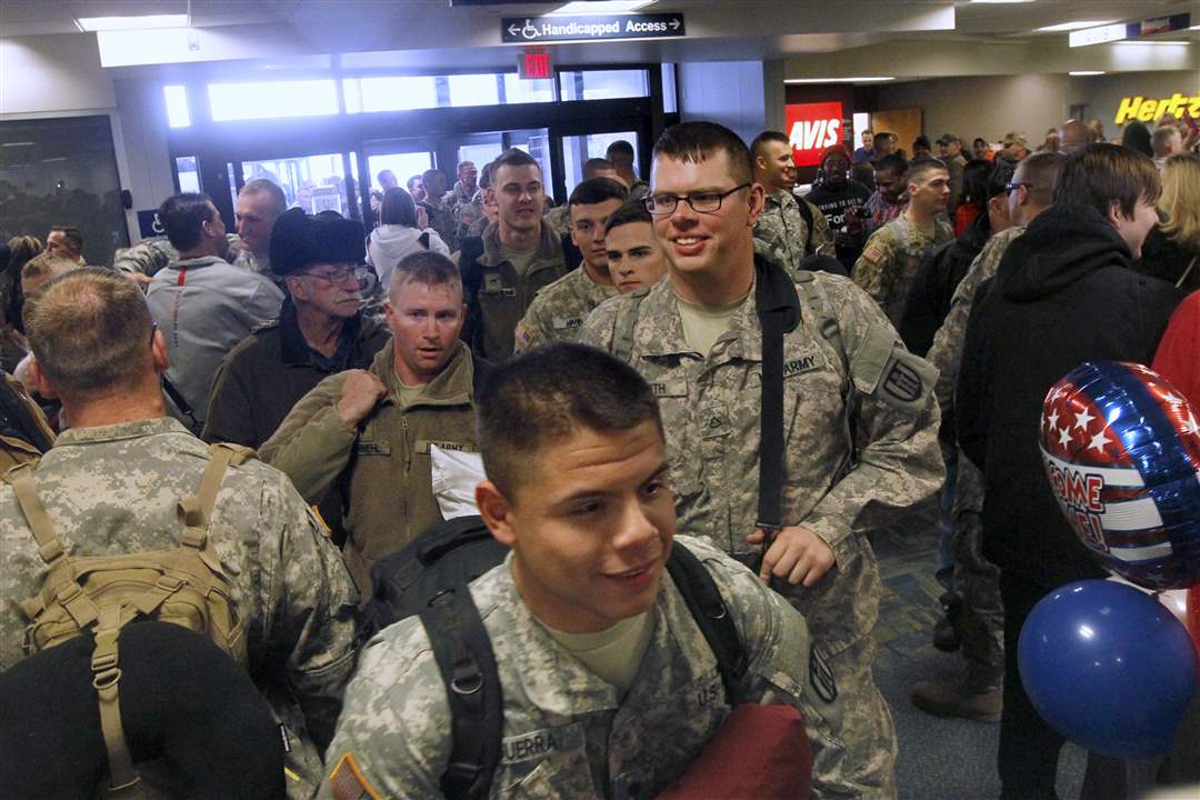 welcomehome22p-crowd