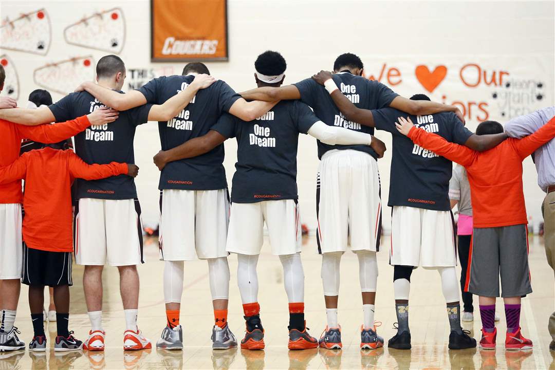 SPT-southview28p-pregame-huddle