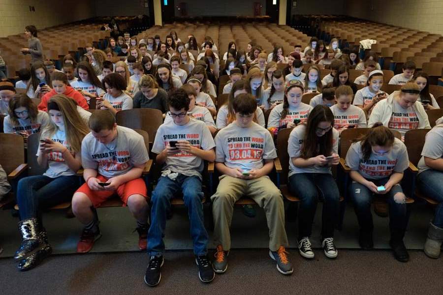 CTY-word04-texting-students