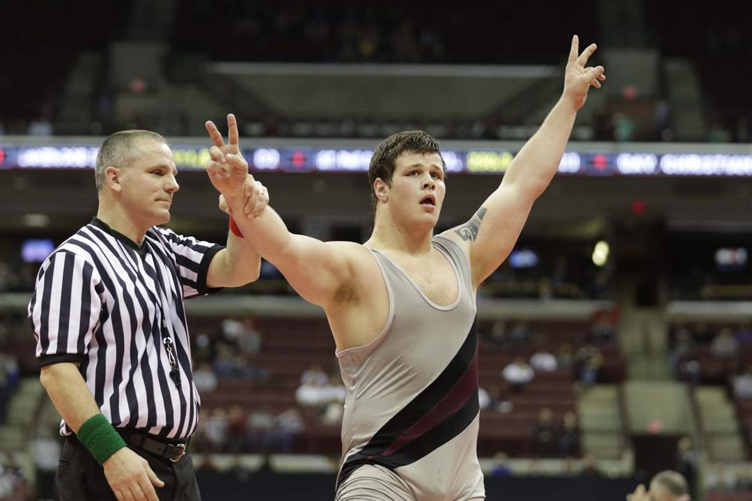 SPT-statewrestling-Genoa-s-Jay-Nino