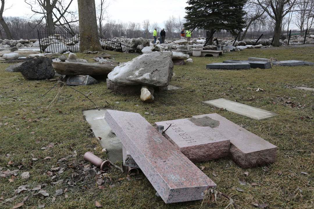 CTY-icedamage17p-River-Road-damage