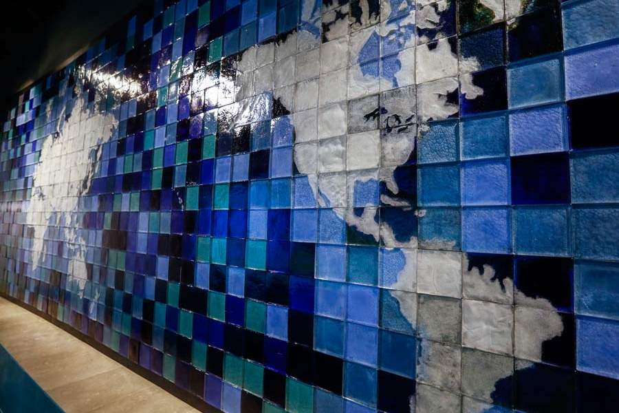 FEA-aquarium06p-glass-tile-wall