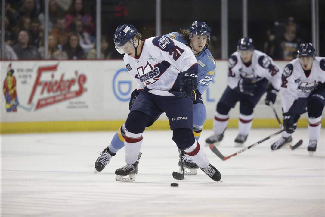 SPT-Walleye22p-racing-for-the-puck