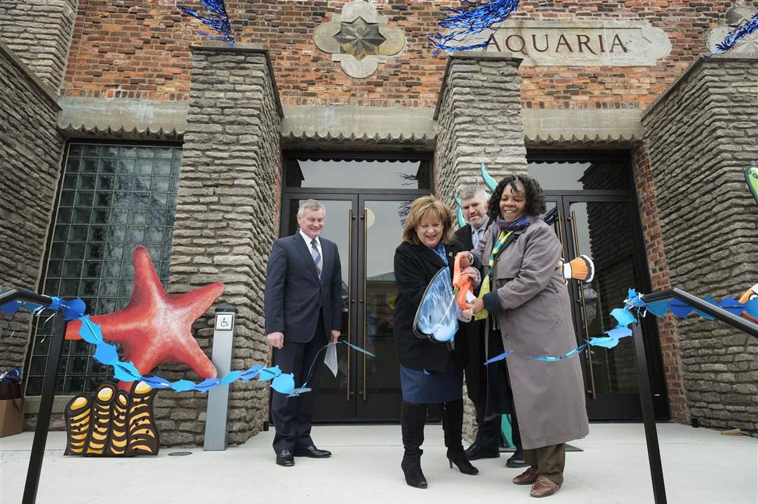 CTY-AQUARIUM28p-ribbon-cutting