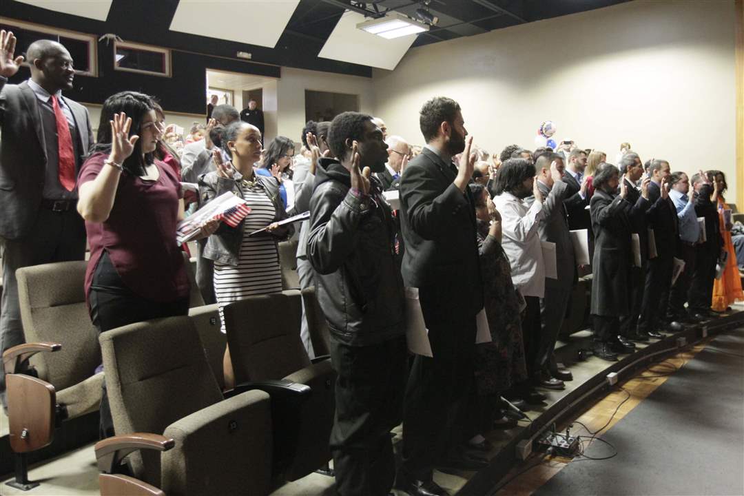 CTY-naturalization27p-pledge