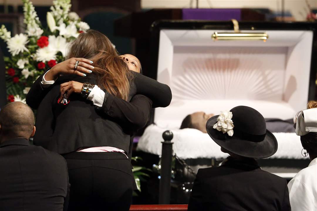 CTY-ford30p-jackie-ford-casket