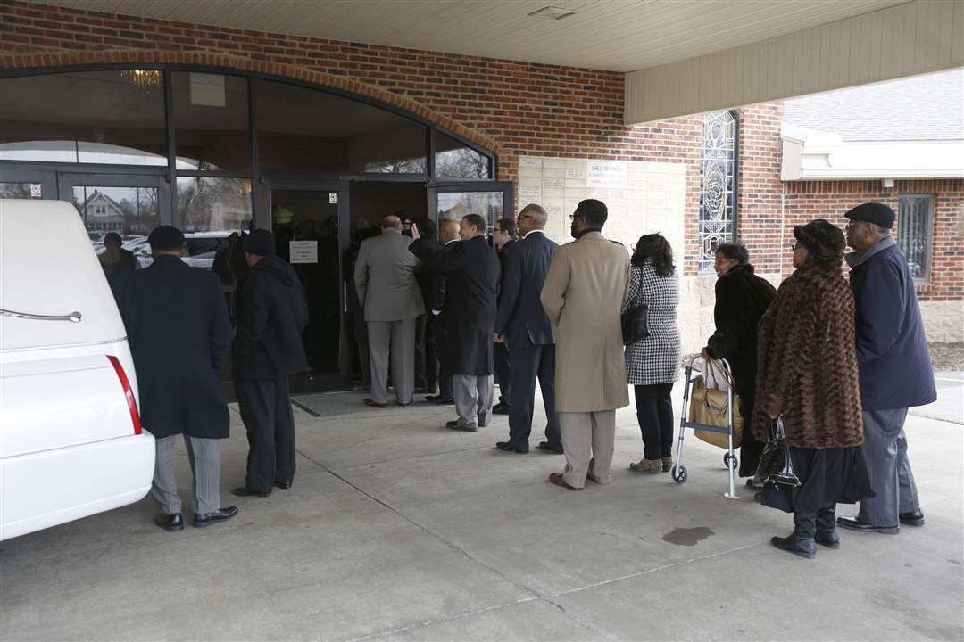 CTY-ford30p-mourners-outside