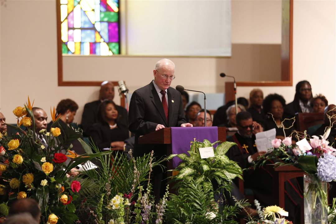 CTY-funeral31p-Finkbeiner