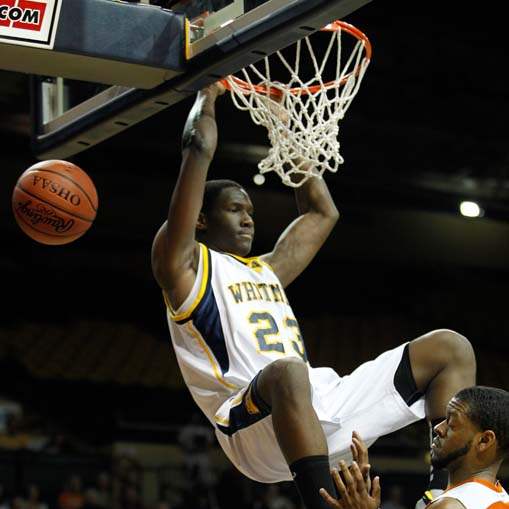 SPT-divoneboydist11p-hayes-dunks-over-gant