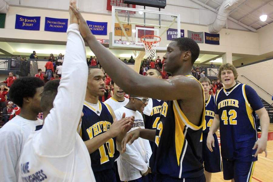 SPT-ccwhitmer18p-hayes-high5-teammates