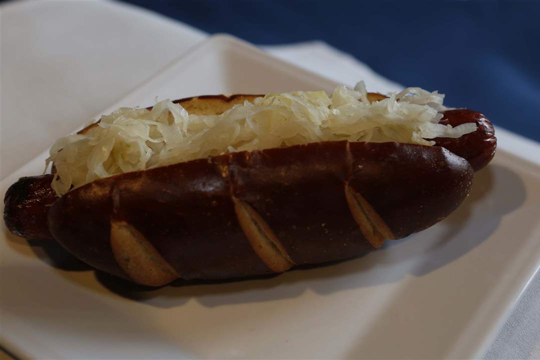 SPT-FUD-hensfood3p-Cheddar-Peppercorn-Sausage