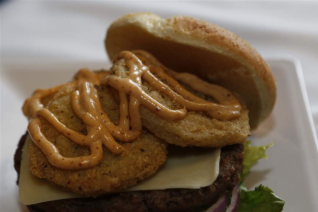 SPT-FUD-hensfood3p-Fried-Green-Tomato-Burger