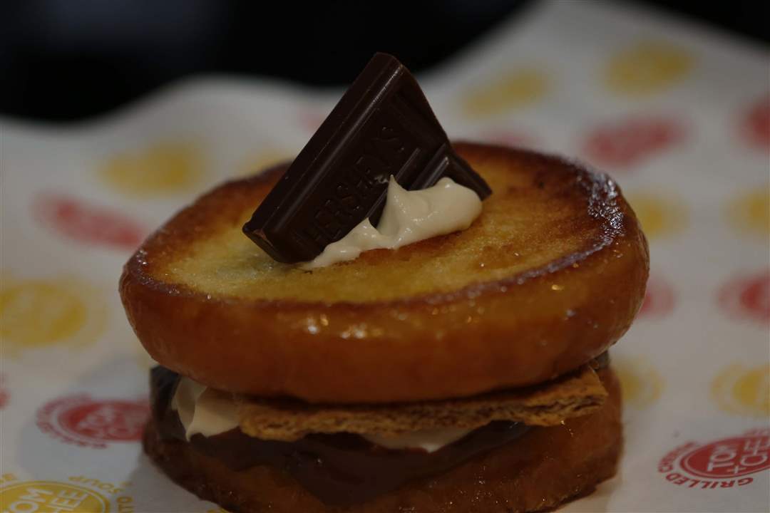 SPT-FUD-hensfood3p-S-More-Donut