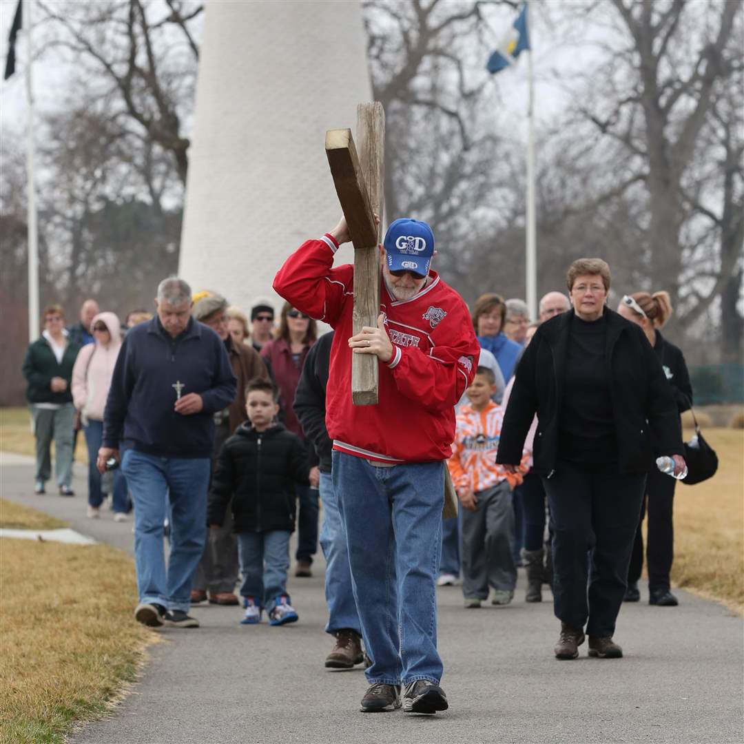 CTY-crosswalk04p-Point-Place-lighthouse