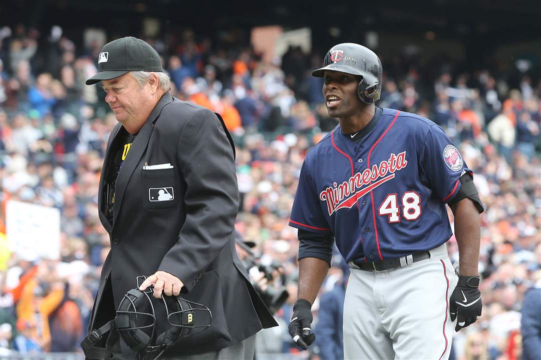 Twins-Tigers-Baseball-Torii-Hunter-strike-3