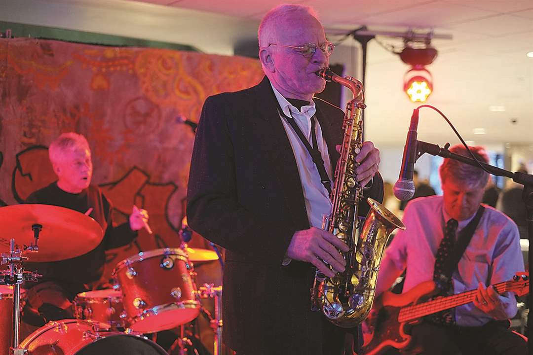 SOC-mix28p-Bob-Manley