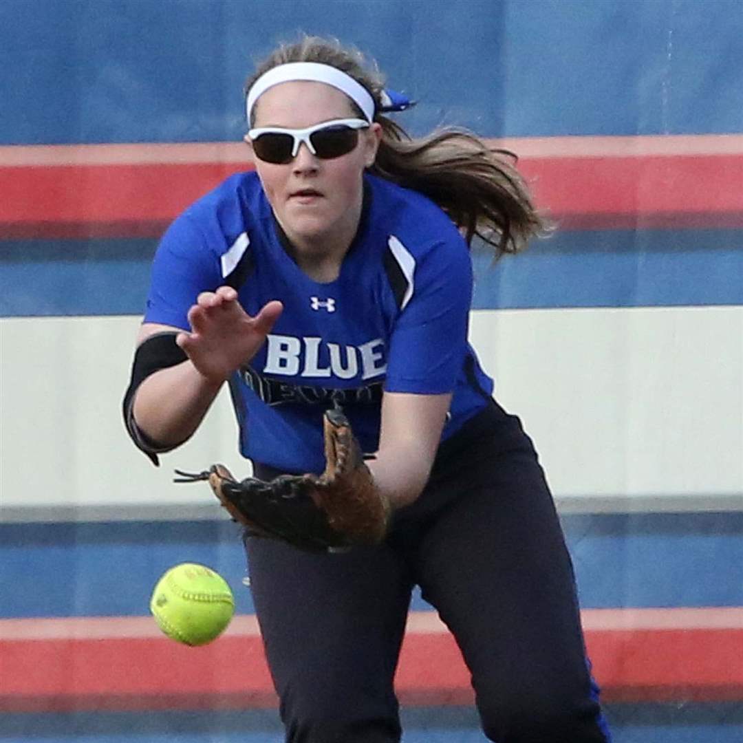 Springfieldsoftball09p-grounder