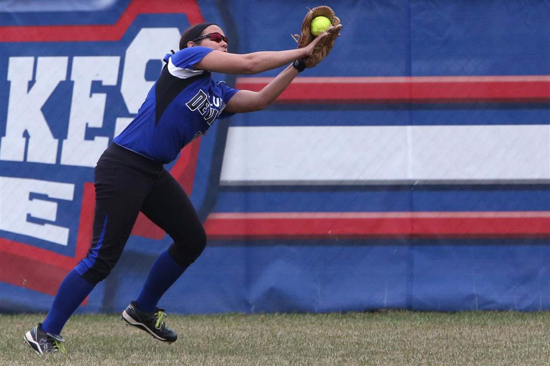 Springfieldsoftball09p-fly-out