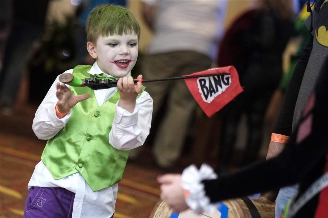 CTY-fantasticon12p-Dressed-as-the-Joker