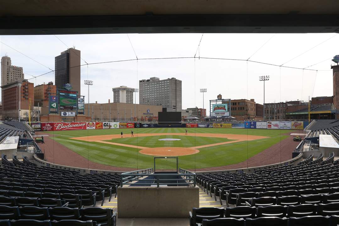 hensprep15p-grounds-crew
