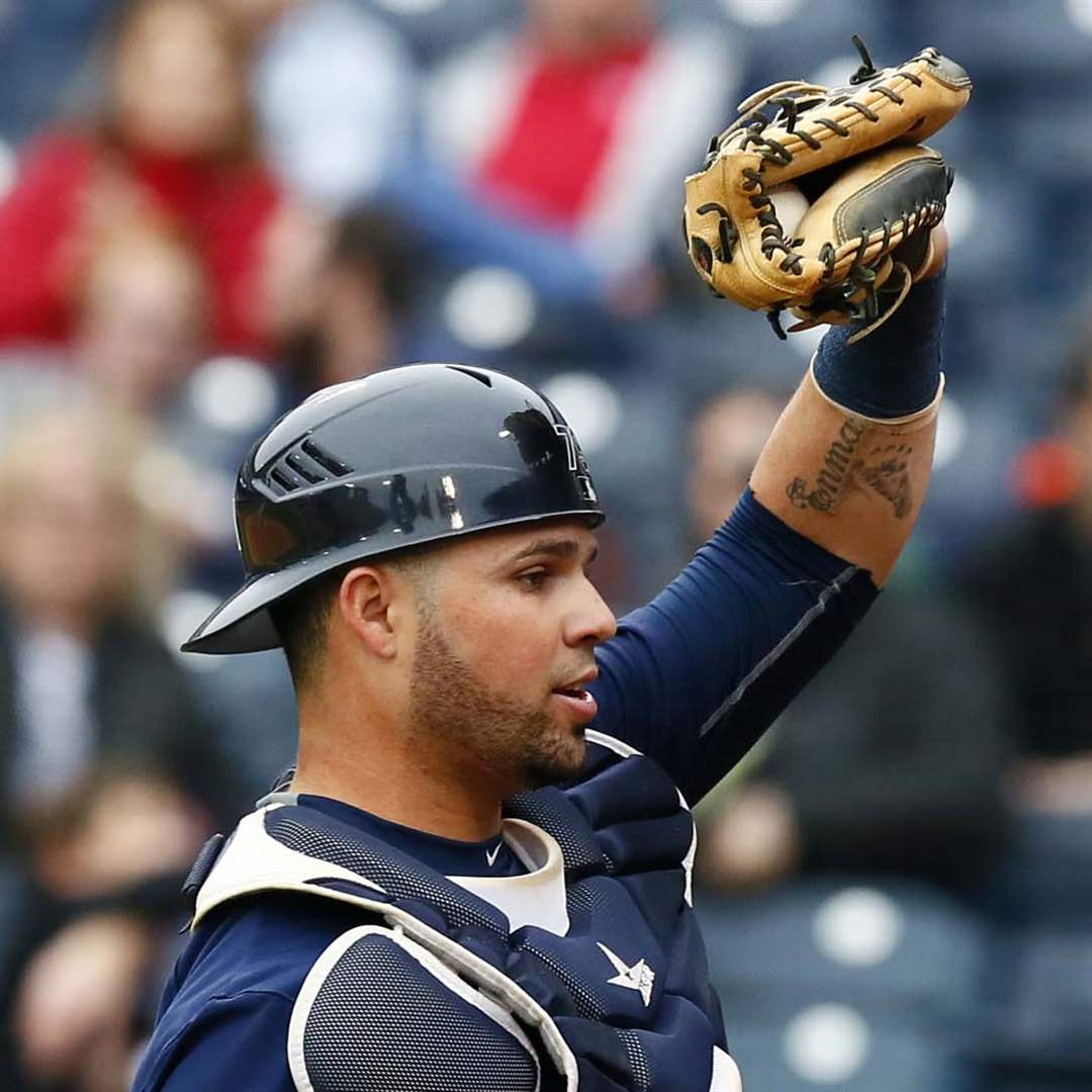 SPT-hens17p-Manny-Pina