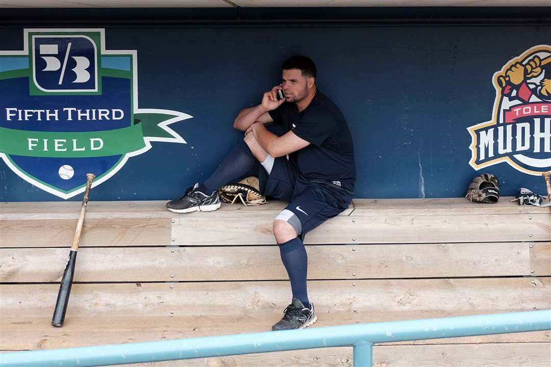 SPT-hens17p-Manny-Pina-talking