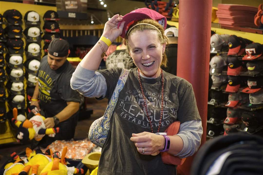 SPT-Hens17p-Amy-Lorenz