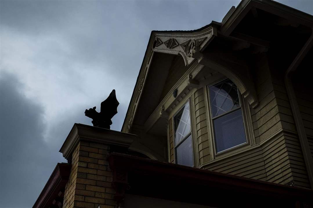 MAG-Gargoyles-Gargoyle-House