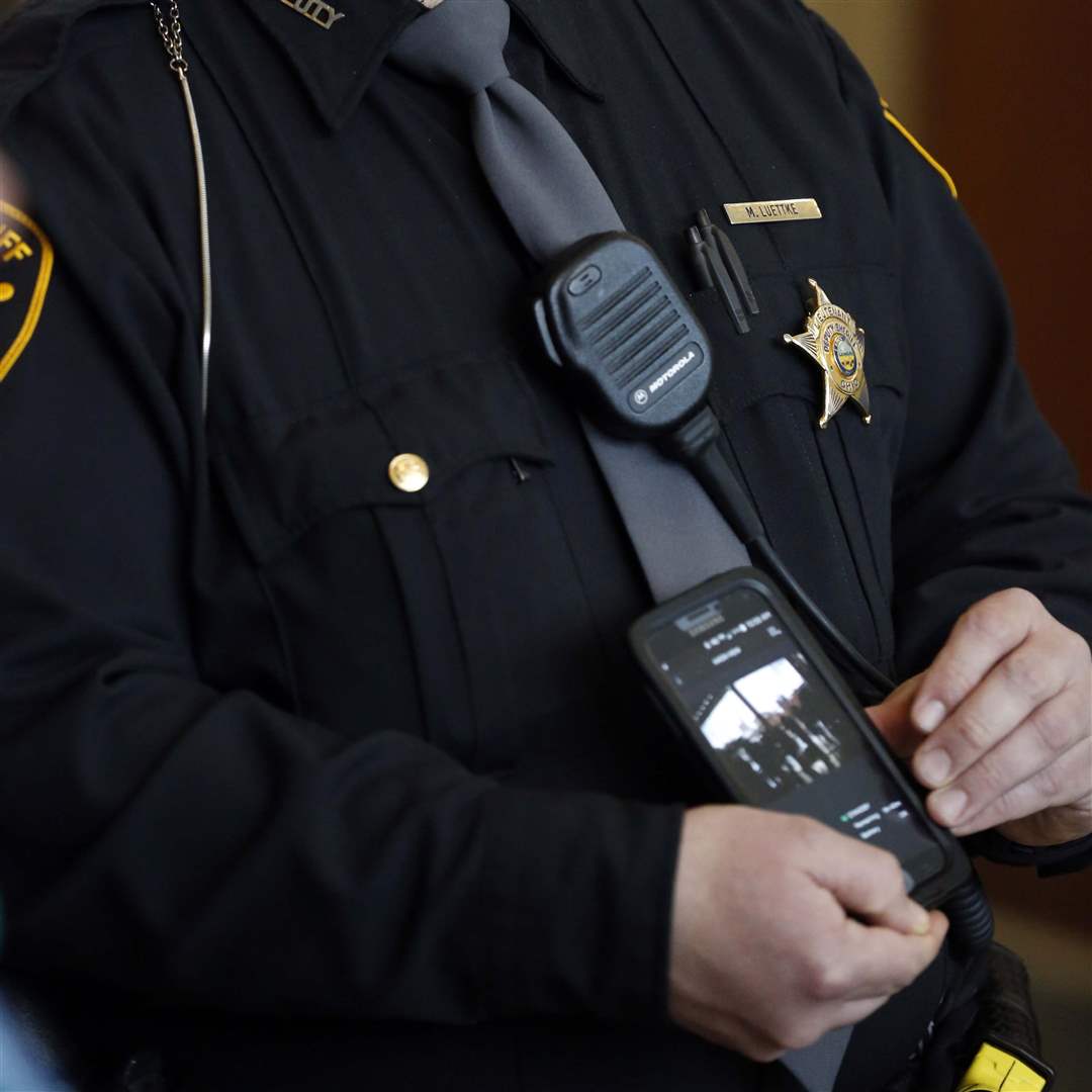 CTY-bodycameras22p-Lt-Matt-Luetke