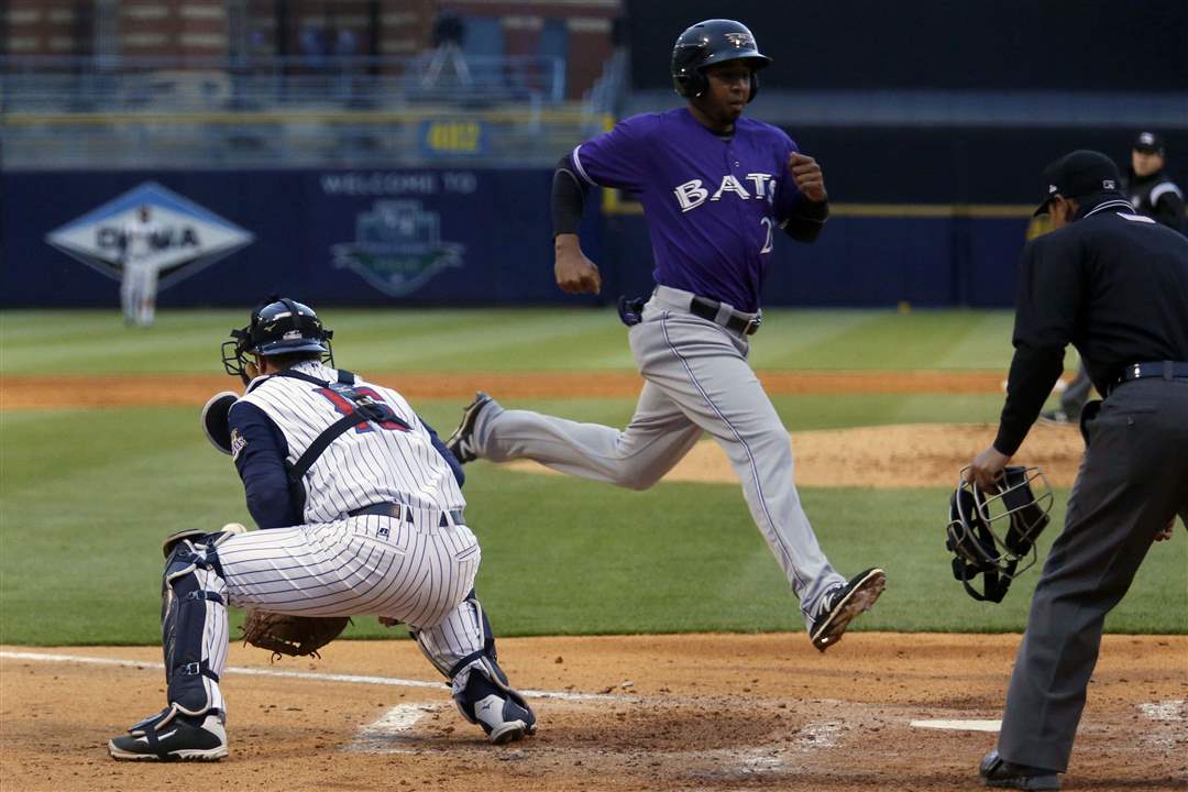 SPT-hens22p-Louisville-s-Yorman-Rodriquez