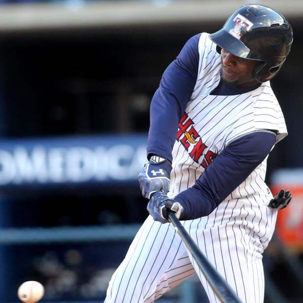 Hens24p-avery-hit
