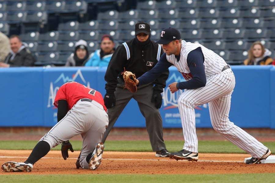 Hens24p-lennerton-vs-hernandez
