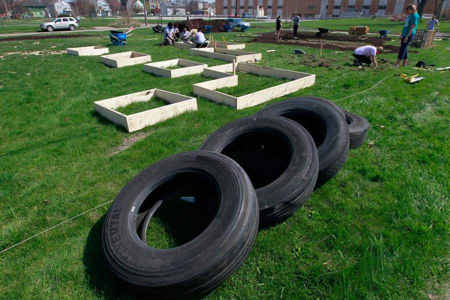 FEA-zepfgarden18p-tires