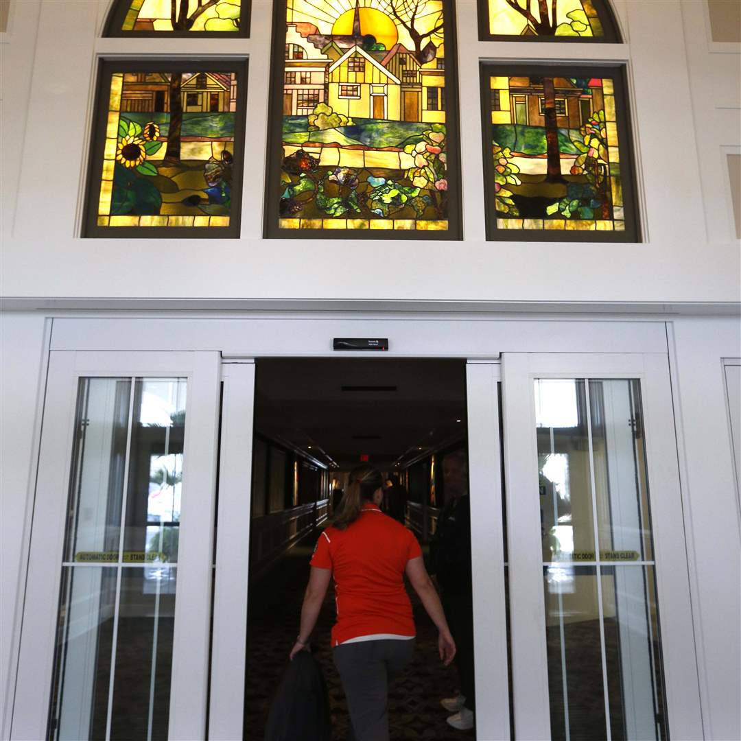 BIZ-POINT09p-front-entrance