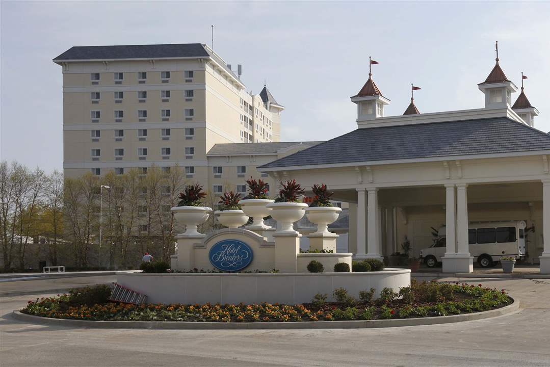 BIZ-POINT09p-Hotel-Breakers