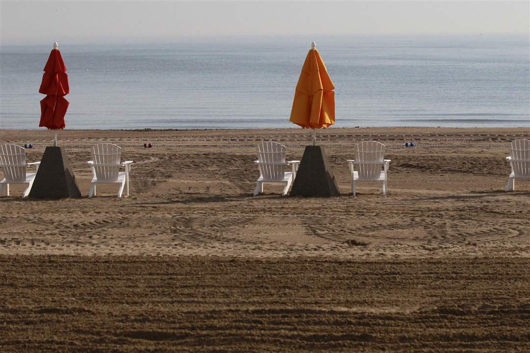 BIZ-POINT09p-beach-chairs