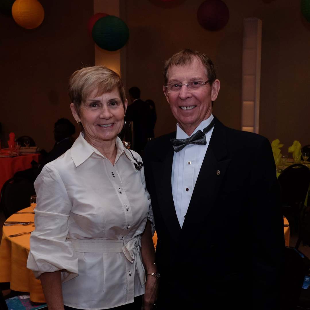 SOC-itzaball01p-Gary-and-Connie-Murphy