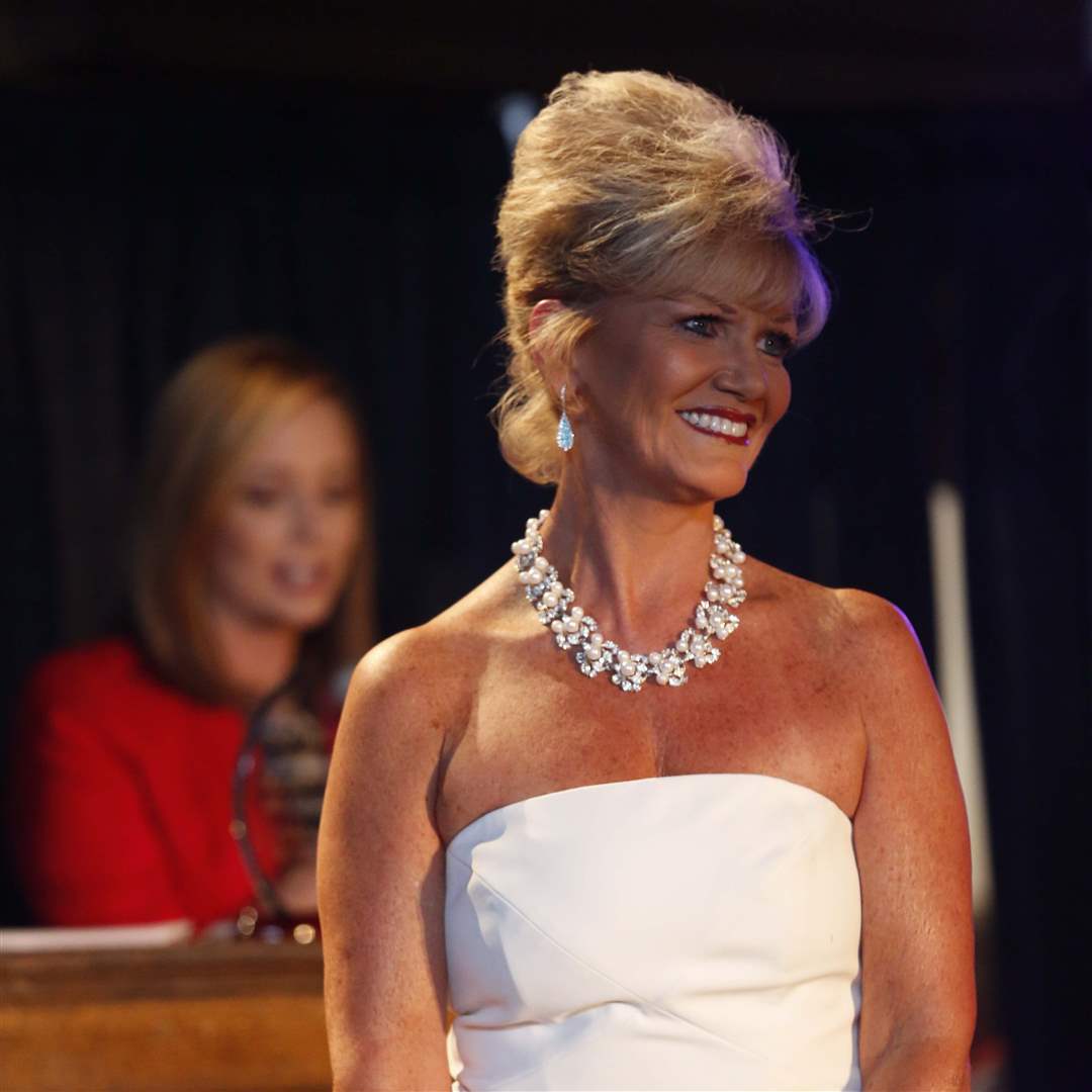 SOC-phasion29p-Traci-Schwann