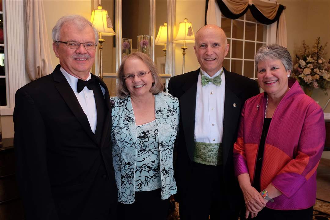 SOC-itzaball01p-Tafelski