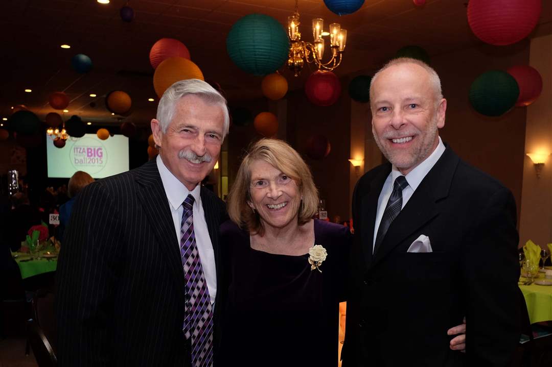 SOC-itzaball01p-Tom-Walton